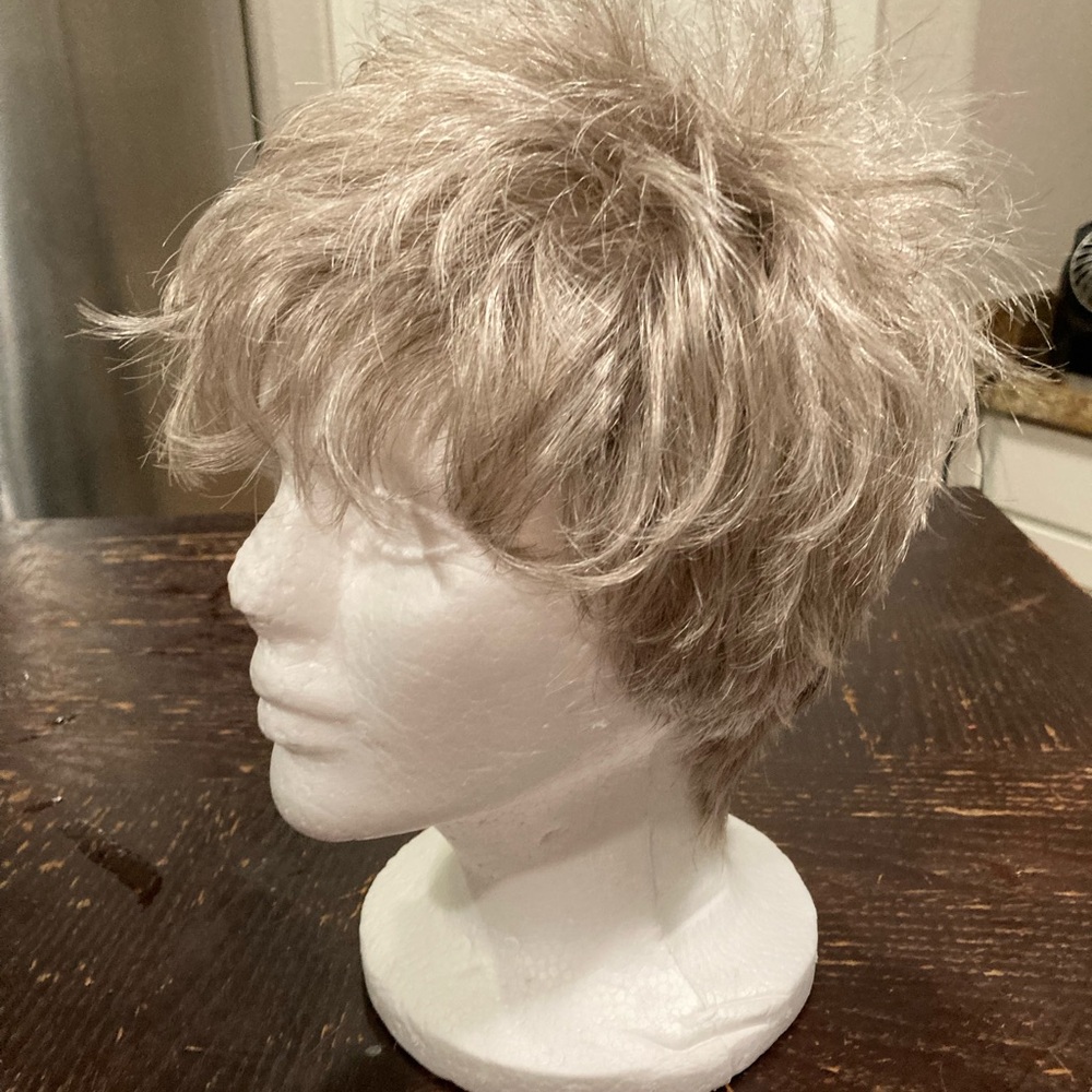 Paula Young ash  blonde textured wig with spike Volume